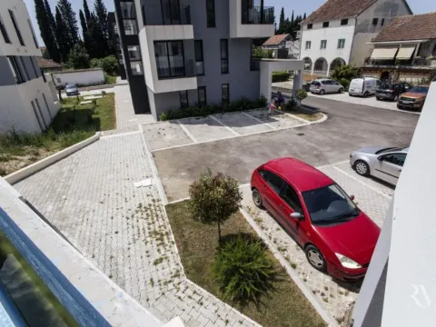 Sale, one bedroom apartment, 53m², Tivat, Crna Gora - image 10