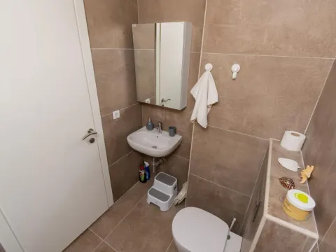 Rent, one bedroom apartment, 46m², Budva, Crna Gora - image 12