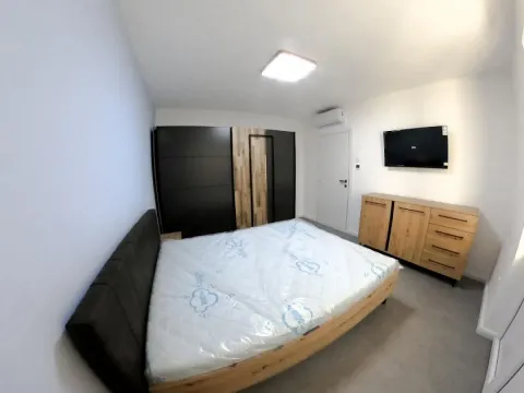 Rent, two bedroom apartment, 60m², Tivat, Crna Gora - image 6