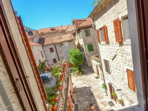 Sale, house, 240m², Kotor, Crna Gora - image 9