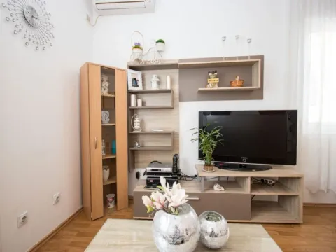 Stan na dan, jednosoban stan, 45m2, Centar, Bar Stan na dan, jednosoban stan, 45m2, Centar, Bar