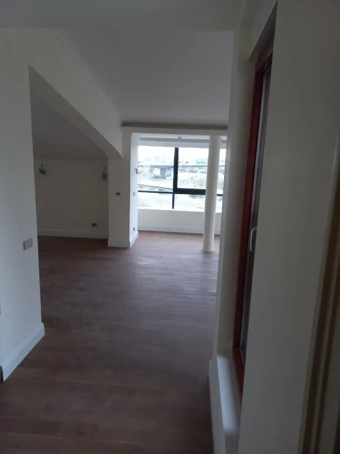 Izdavanje, četvorosoban stan, 155m², Savski Venac, Beograd