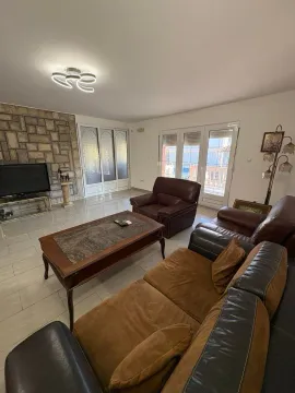 Izdavanje, kuća, 350m², Zlatica, Podgorica - image 8