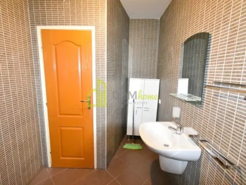 Izdavanje, poslovni prostor, 200m², Tološi, Podgorica - image 7