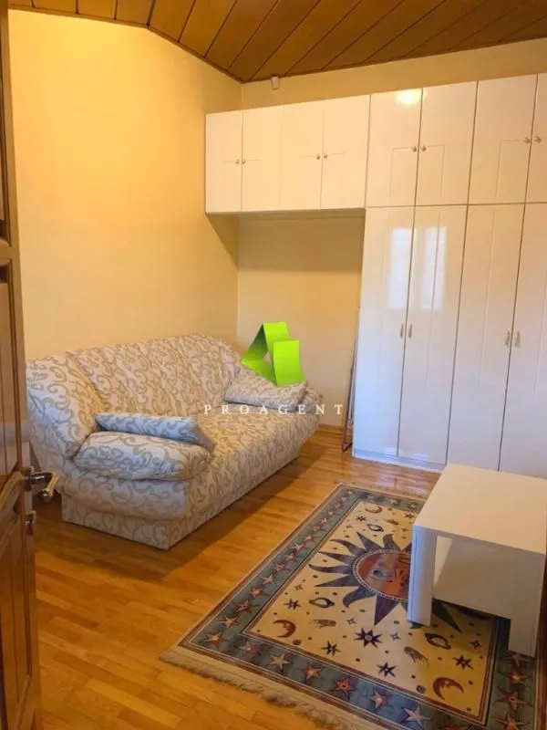 Izdavanje, kuća, 240m², Pantelej, Niš