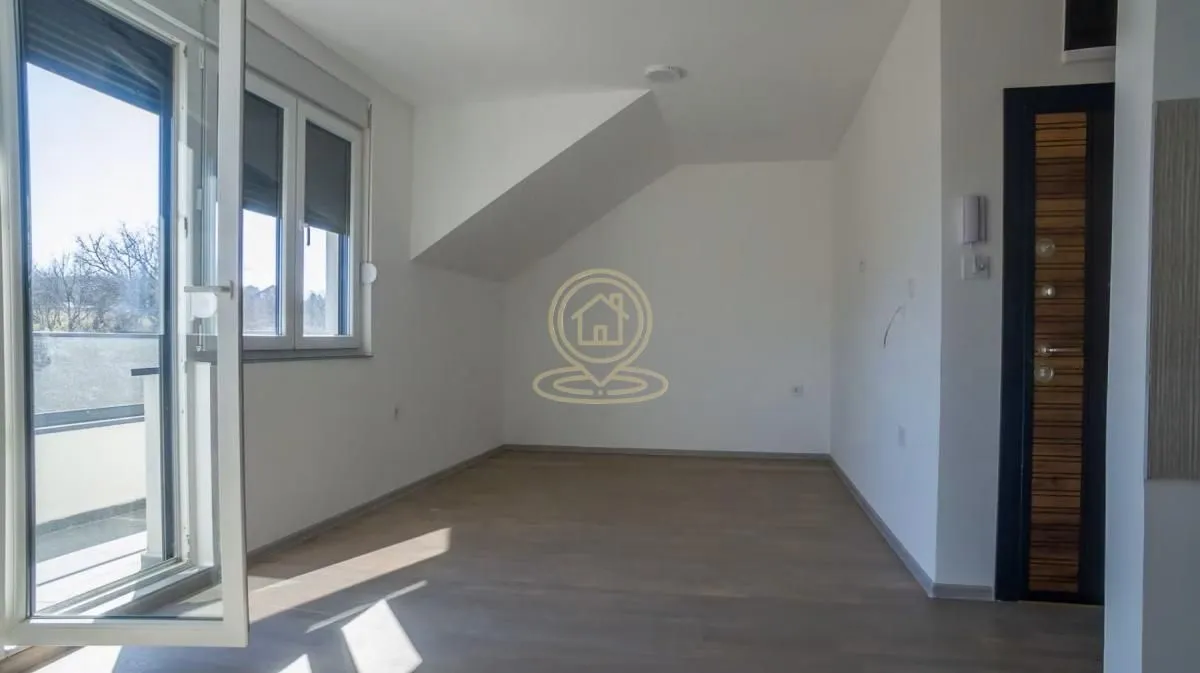 Prodaja, četvorosoban stan, 78m², Sremska Kamenica, Petrovaradin