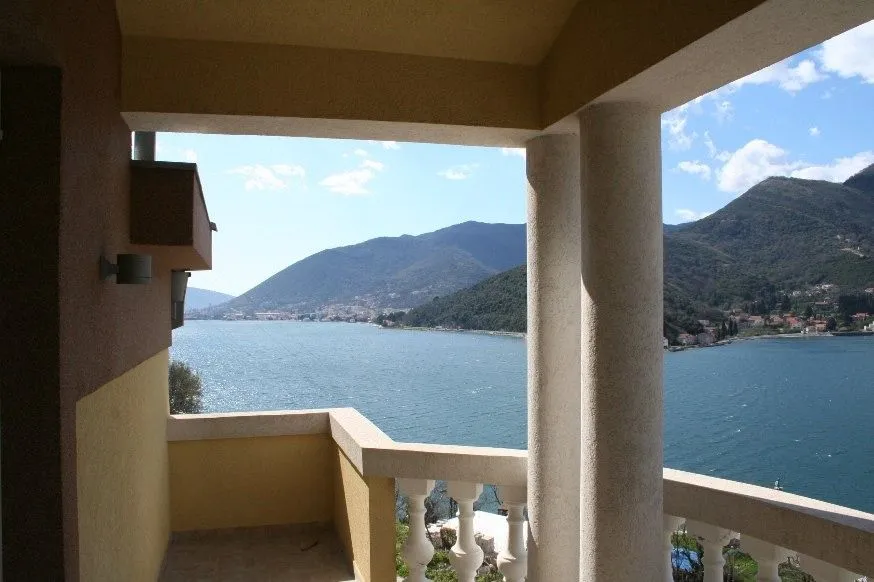 Prodaja, kuća, 218m², Opatovo, Tivat