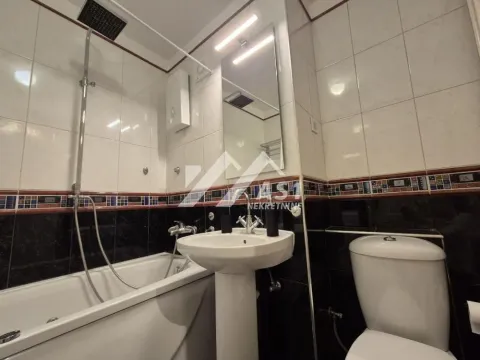 Izdavanje, trosoban stan, 92m², Centar, Novi Sad - image 10