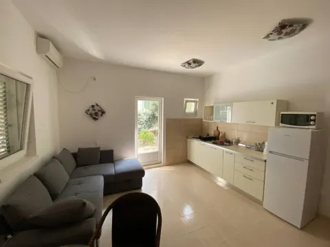 Sale, one bedroom apartment, 36m², Petrovac, Budva - image 4