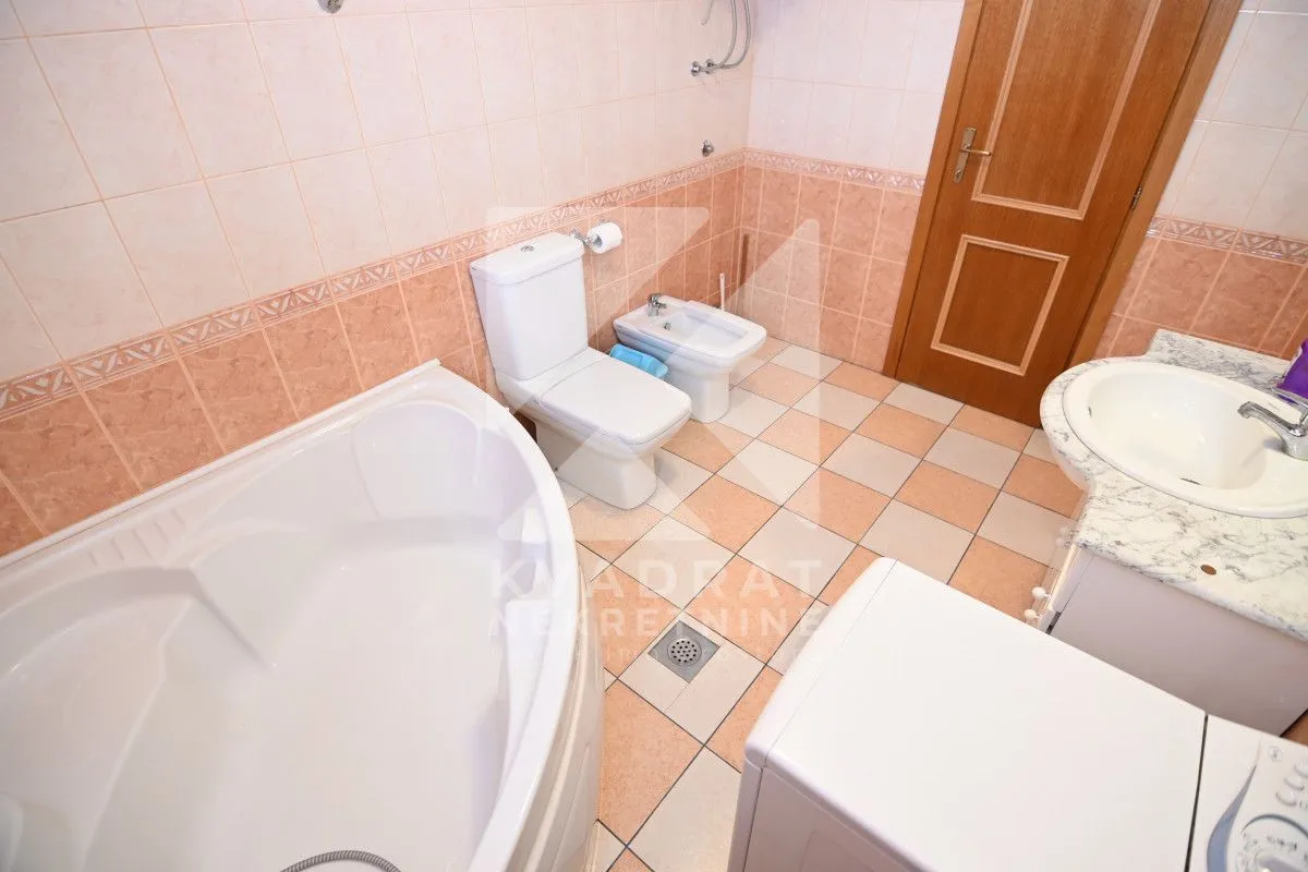Rent, house, 400m², Zlatica, Podgorica