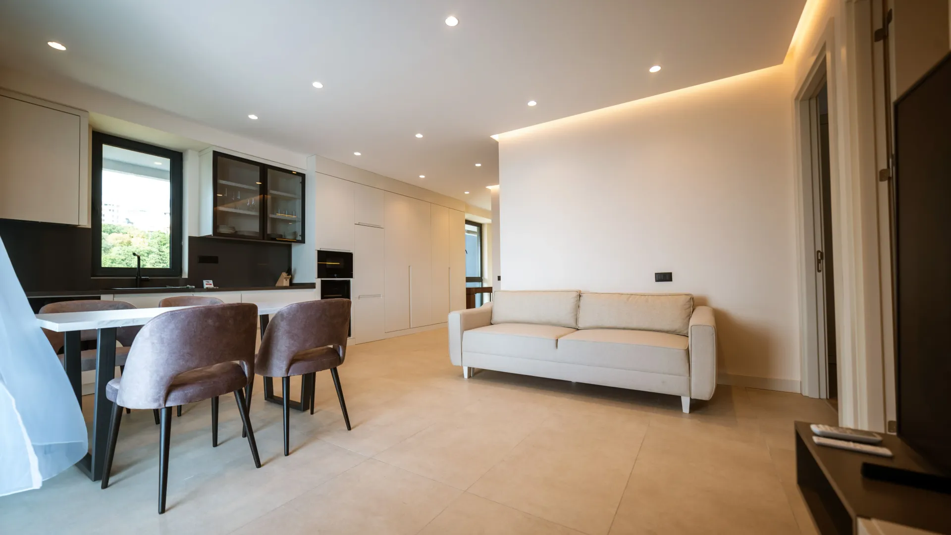 Sale, two bedroom apartment, 149m², Bečići, Budva