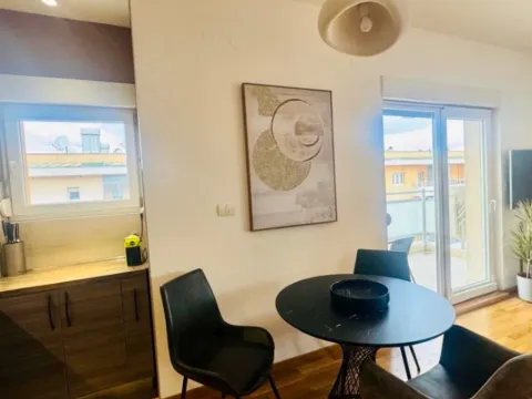 Izdavanje, jednosoban stan, 52m², City Kvart, Podgorica - image 9