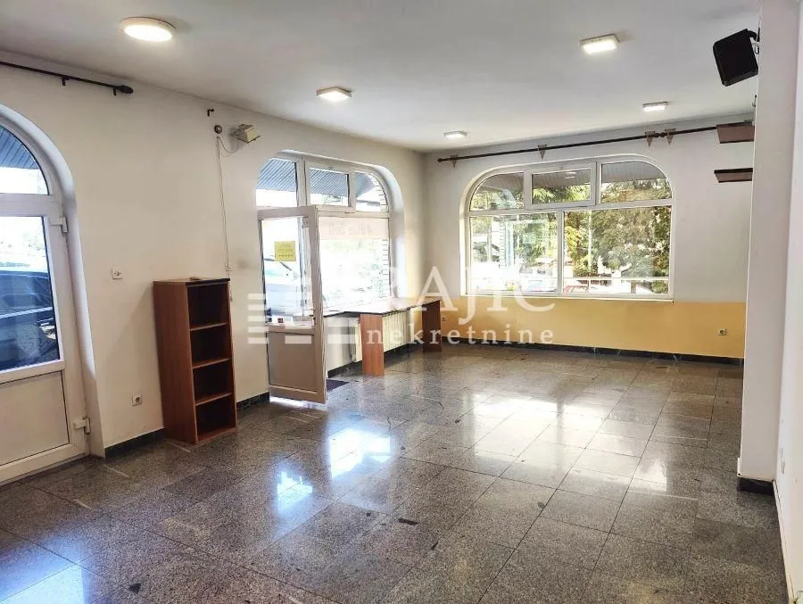 Izdavanje, dvosoban stan, 60m², Savski Venac, Beograd