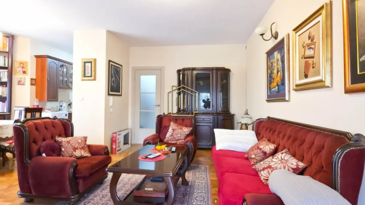 Izdavanje, trosoban stan, 96m², Stari Aerodrom, Podgorica