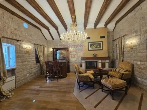 Prodaja, kuća, 204m², Kotor, Crna Gora