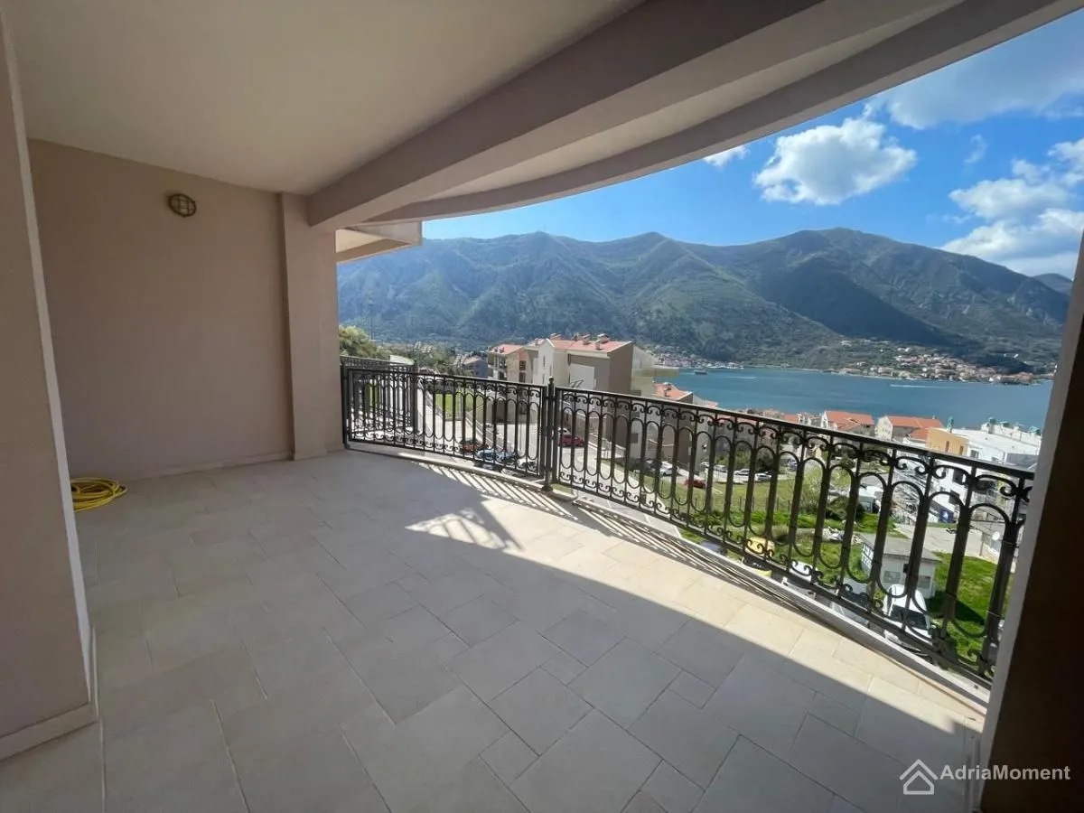 Prodaja, dvosoban stan, 106m², Dobrota, Kotor