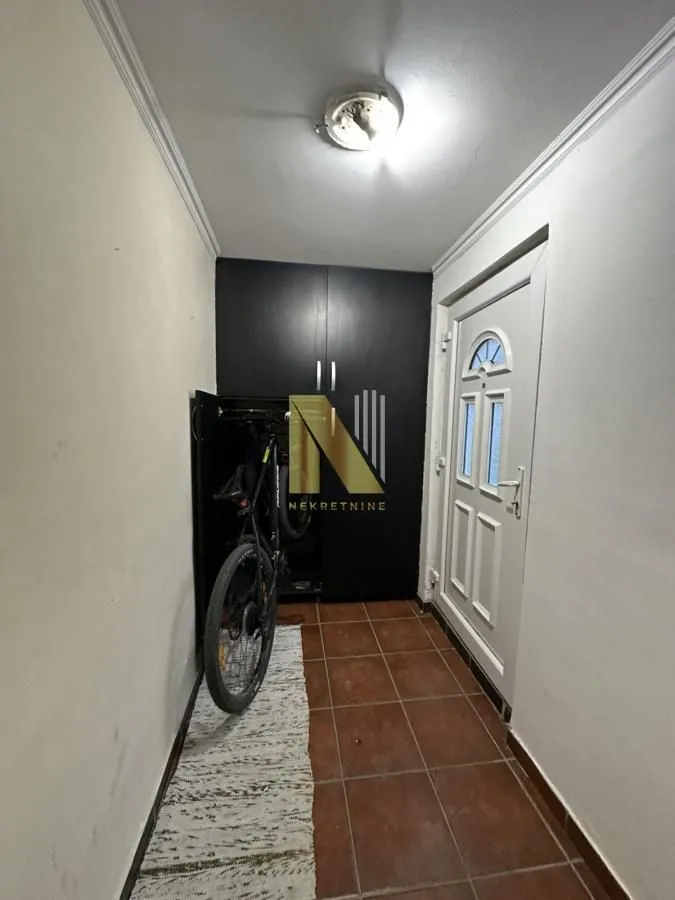 Prodaja, trosoban stan, 68m², Adamovićevo Naselje, Novi Sad Sve Podlokacije