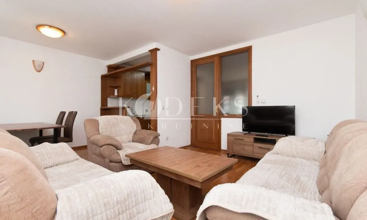 Izdavanje, dvosoban stan, 75m², Stara Varoš, Podgorica
