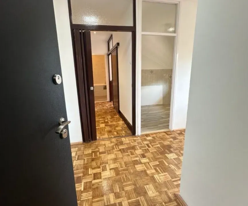 Prodaja, dvosoban stan, 57m², Sremčica, Beograd
