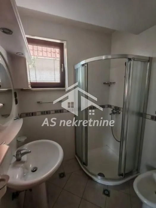 Izdavanje, kuća, 360m², Voždovac Sve Podlokacije, Beograd