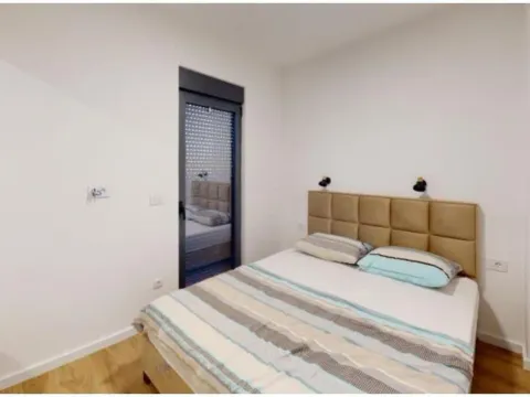 Rent, two bedroom apartment, 75m², Tivat, Crna Gora - image 6