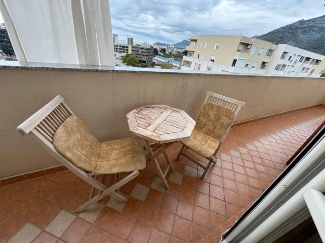 Izdavanje, dvosoban stan, 96m², Makedonsko naselje, Bar