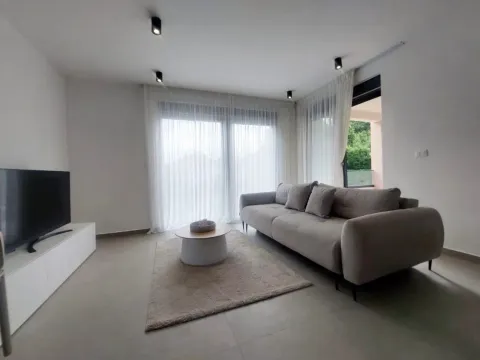 Izdavanje, dvosoban stan, 70m², Gradiošnica, Tivat - image 6