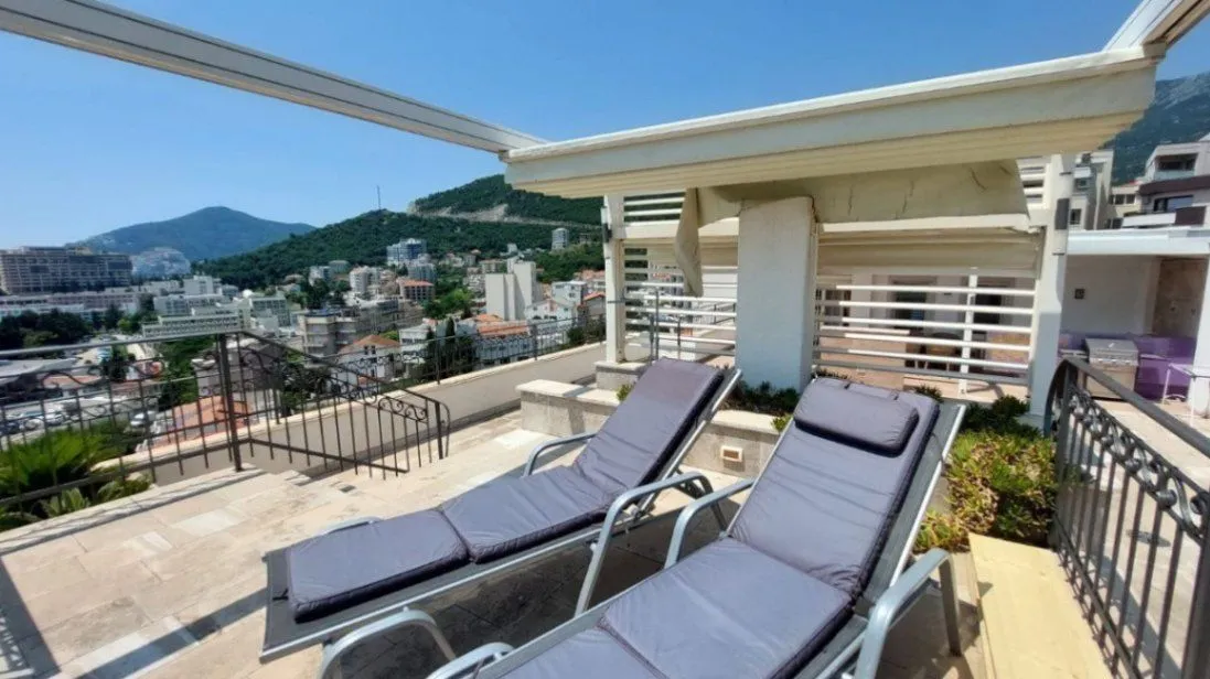 Sale, two bedroom apartment, 225m², Bečići, Budva