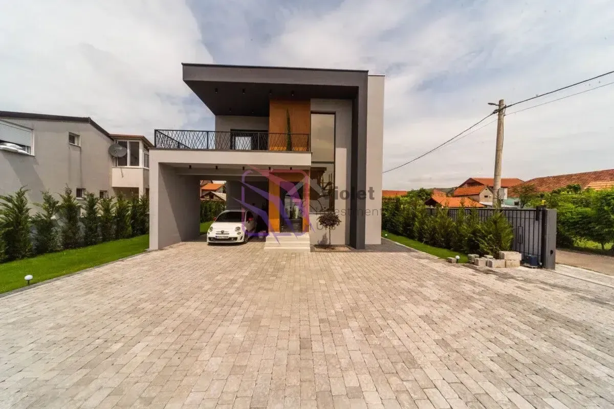 Prodaja, četvorosoban stan, 202m², Tološi, Podgorica