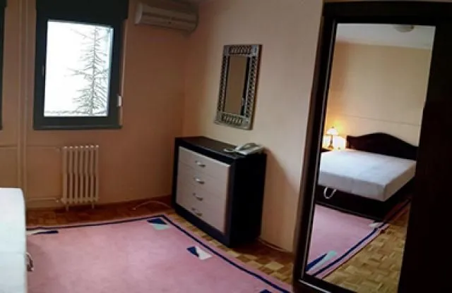 Izdavanje, četvorosoban stan, 117m², Kalenić Pijaca, Vračar Sve Podlokacije