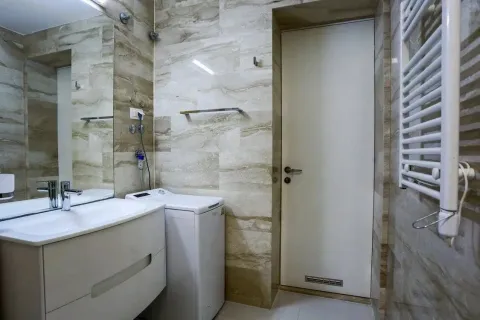 Rent, one bedroom apartment, 77m², Tre Canne, Budva - image 7