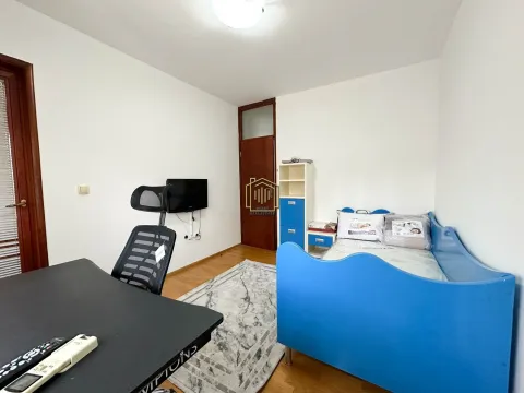 Izdavanje, trosoban stan, 120m², Pobrežje, Podgorica - image 12