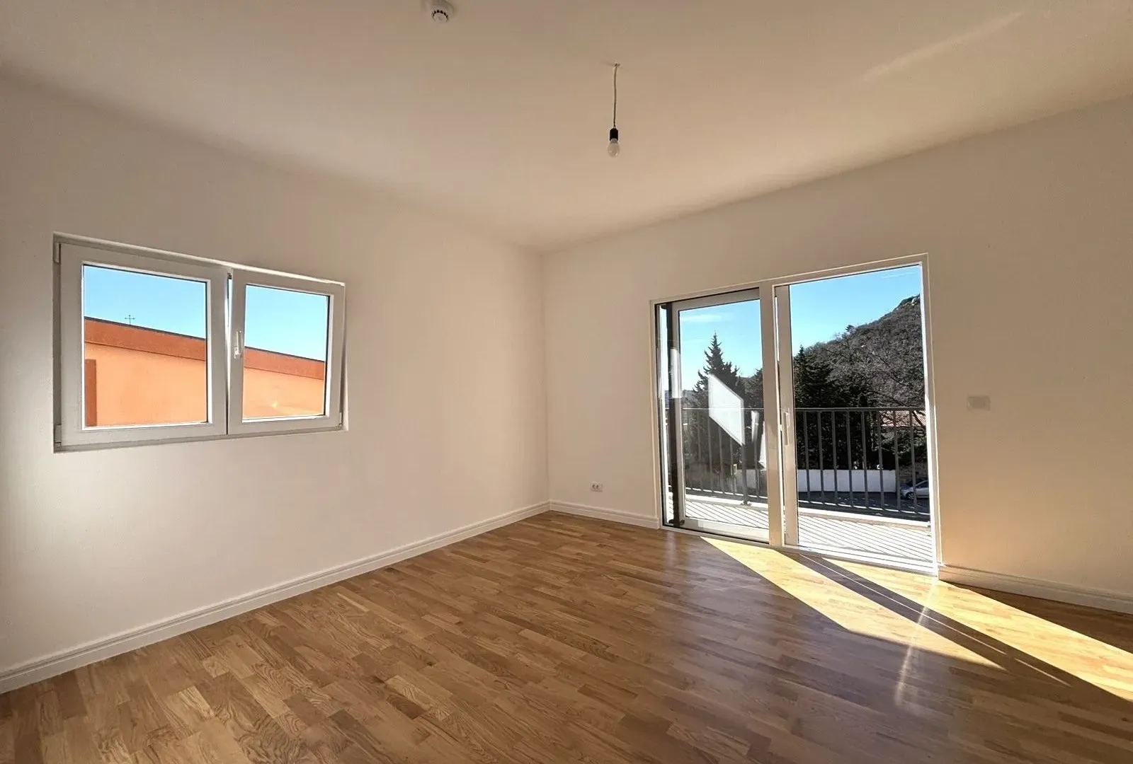 Prodaja, dvosoban stan, 64m², Sutomore, Bar