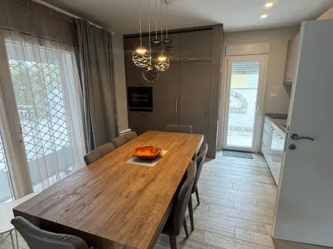 Rent, two bedroom apartment, 75m², Centar, Tivat - image 3