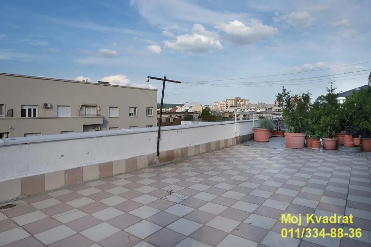 Prodaja, trosoban stan, 76m², Vračar Sve Podlokacije, Beograd