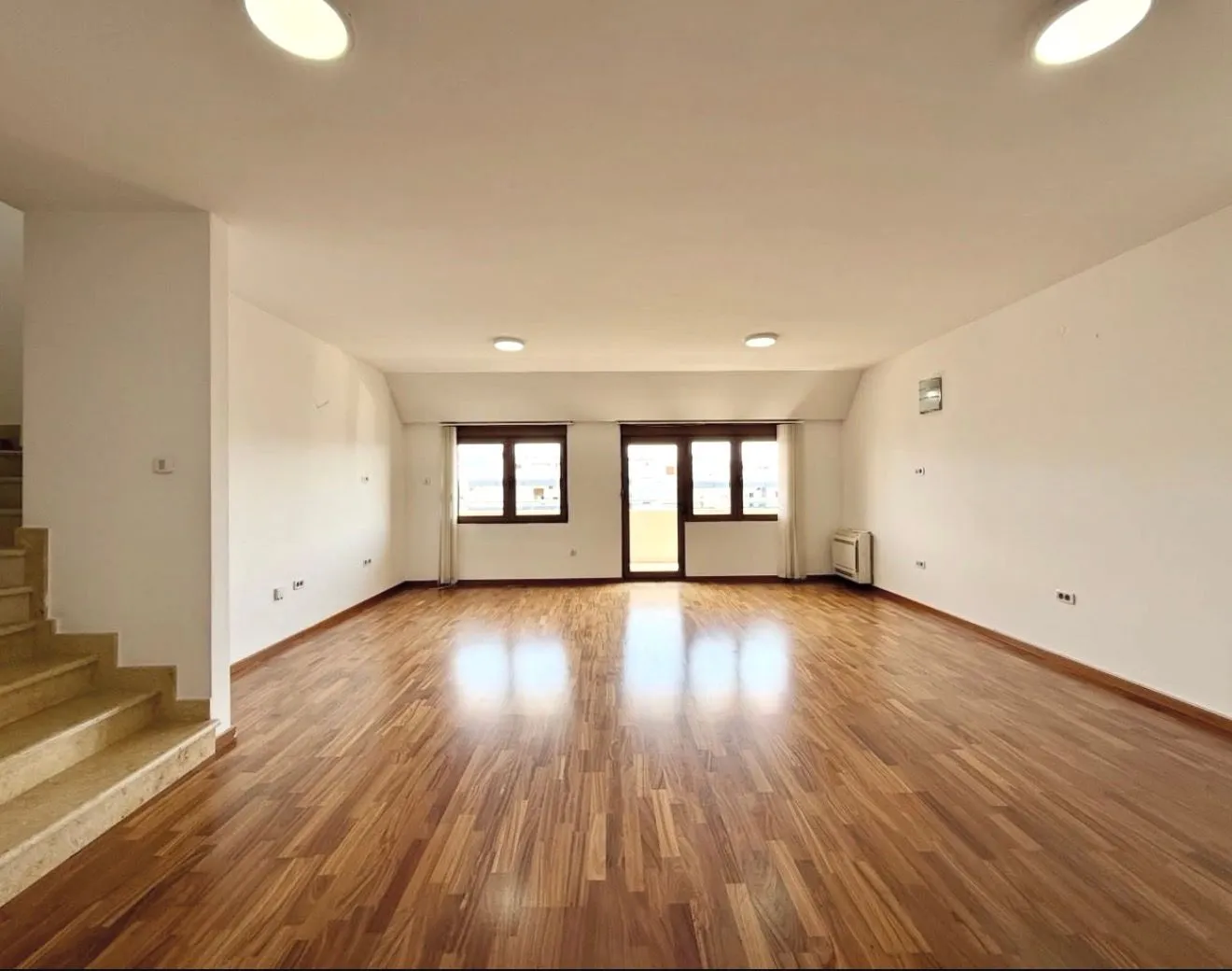 Sale, four bedroom apartment, 220m², Preko Morače, Podgorica