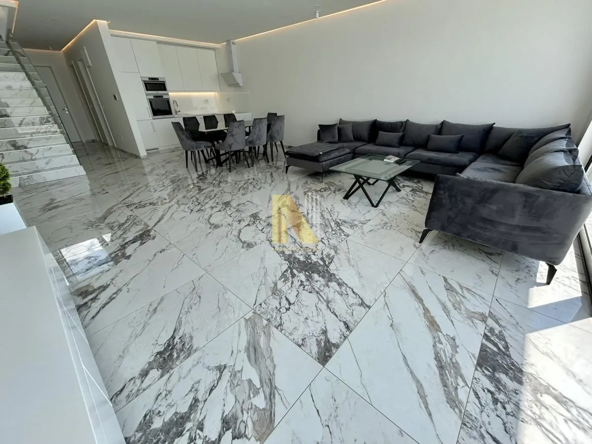 Izdavanje, kuća, 180m², Sremska Kamenica, Petrovaradin