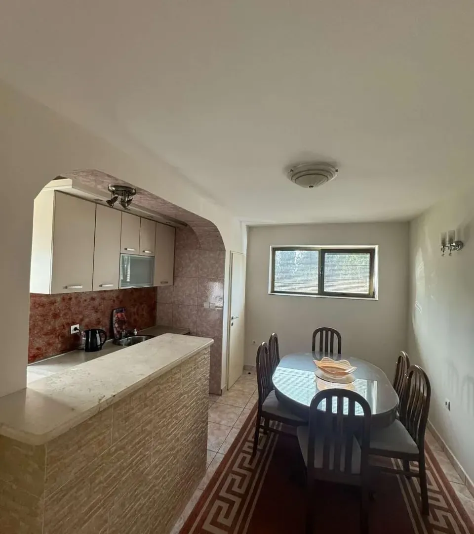 Izdavanje, jednosoban stan, 60m², Gorica C, Podgorica