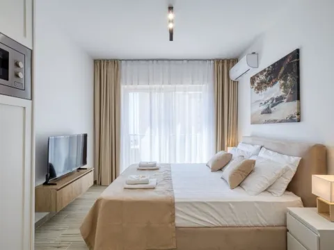 Izdavanje, garsonjera, 20m², Bečići, Budva