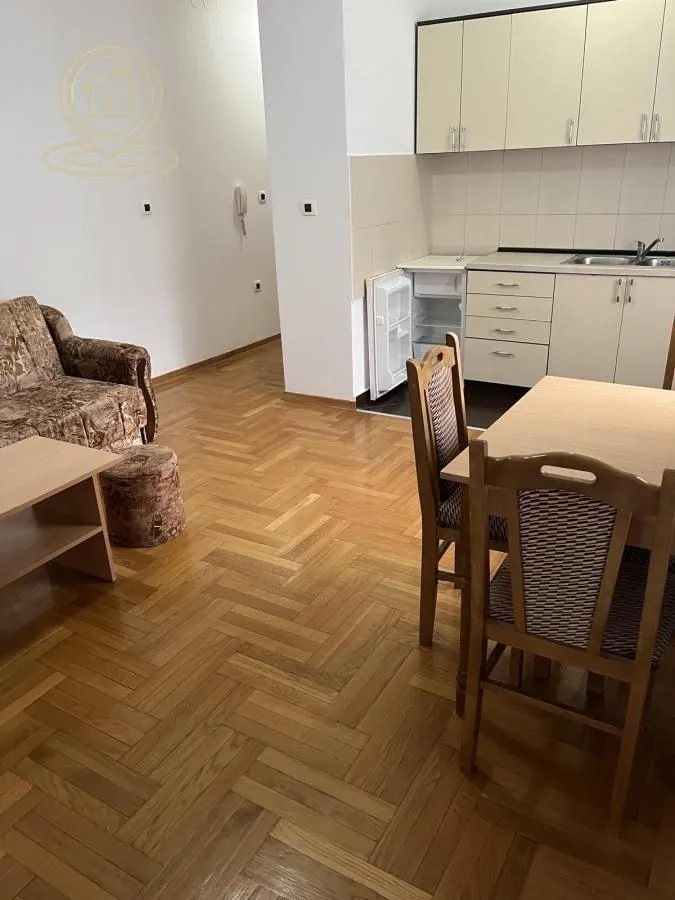 Izdavanje, jednosoban stan, 39m², Centar, Novi Sad