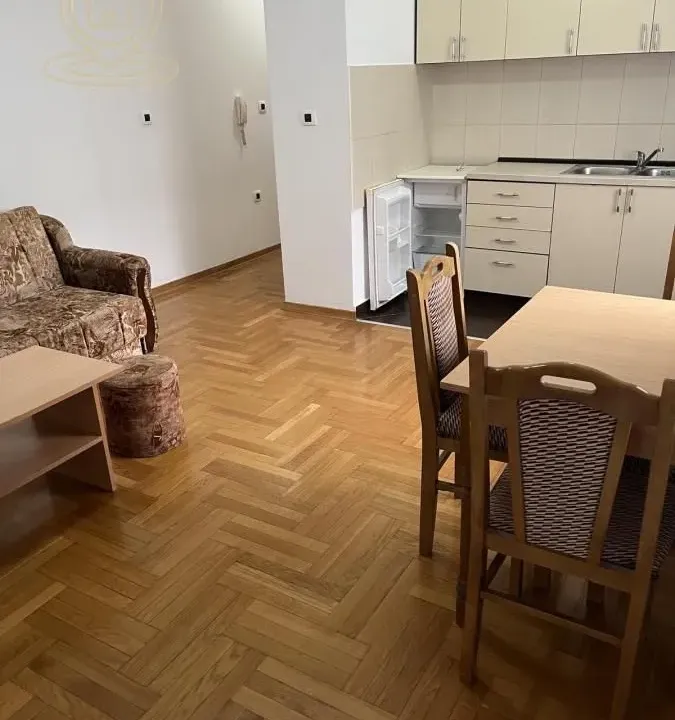 Izdavanje, jednosoban stan, 39m², Centar, Novi Sad