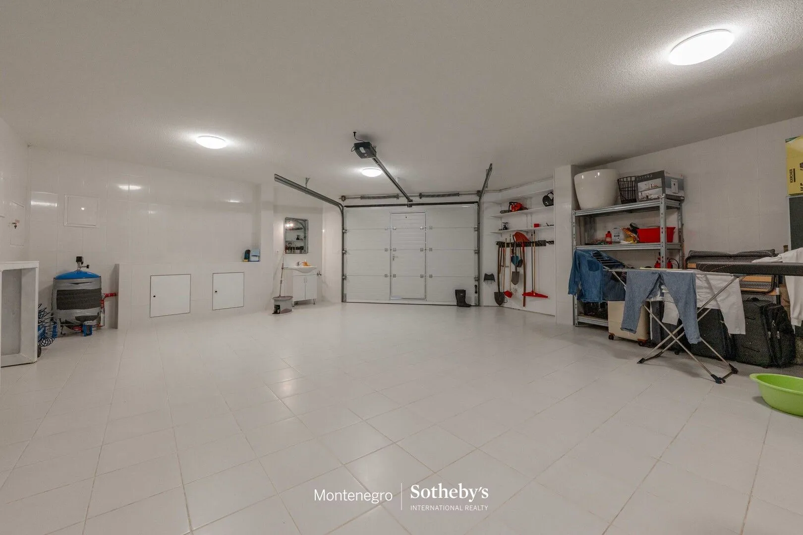 Sale, house, 410m², Blizikuće, Budva