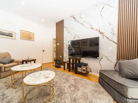 Izdavanje, dvosoban stan, 75m², Centar, Podgorica - image 2