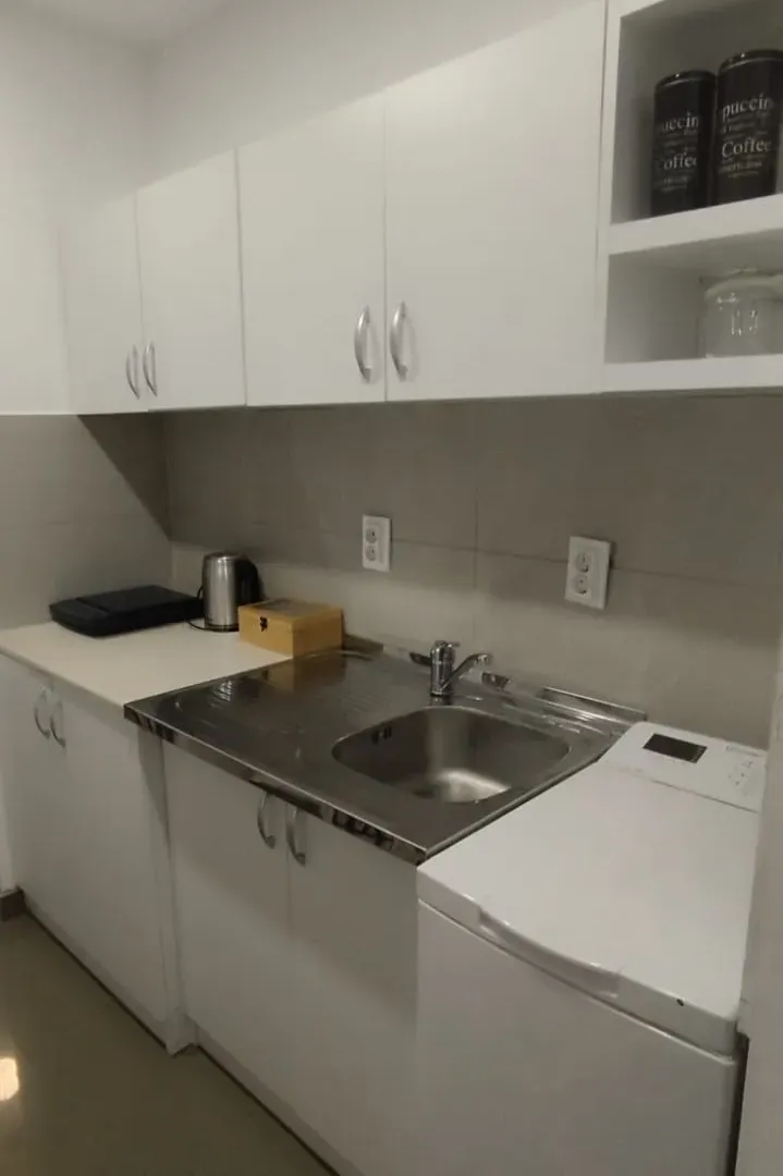 Izdavanje, garsonjera, 30m², Sveti Stefan, Budva