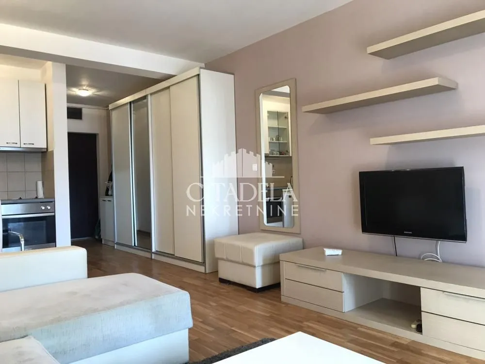 Izdavanje, stan, 38m², Slavija, Vračar Sve Podlokacije