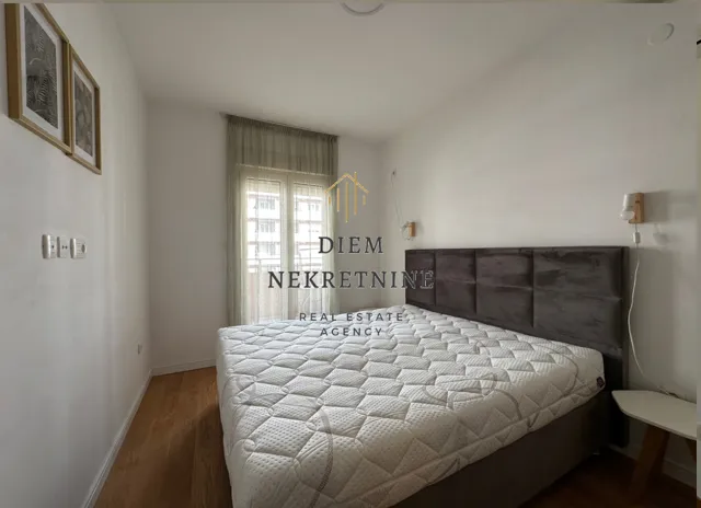 Izdavanje, jednosoban stan, 49m², Central Point, Podgorica