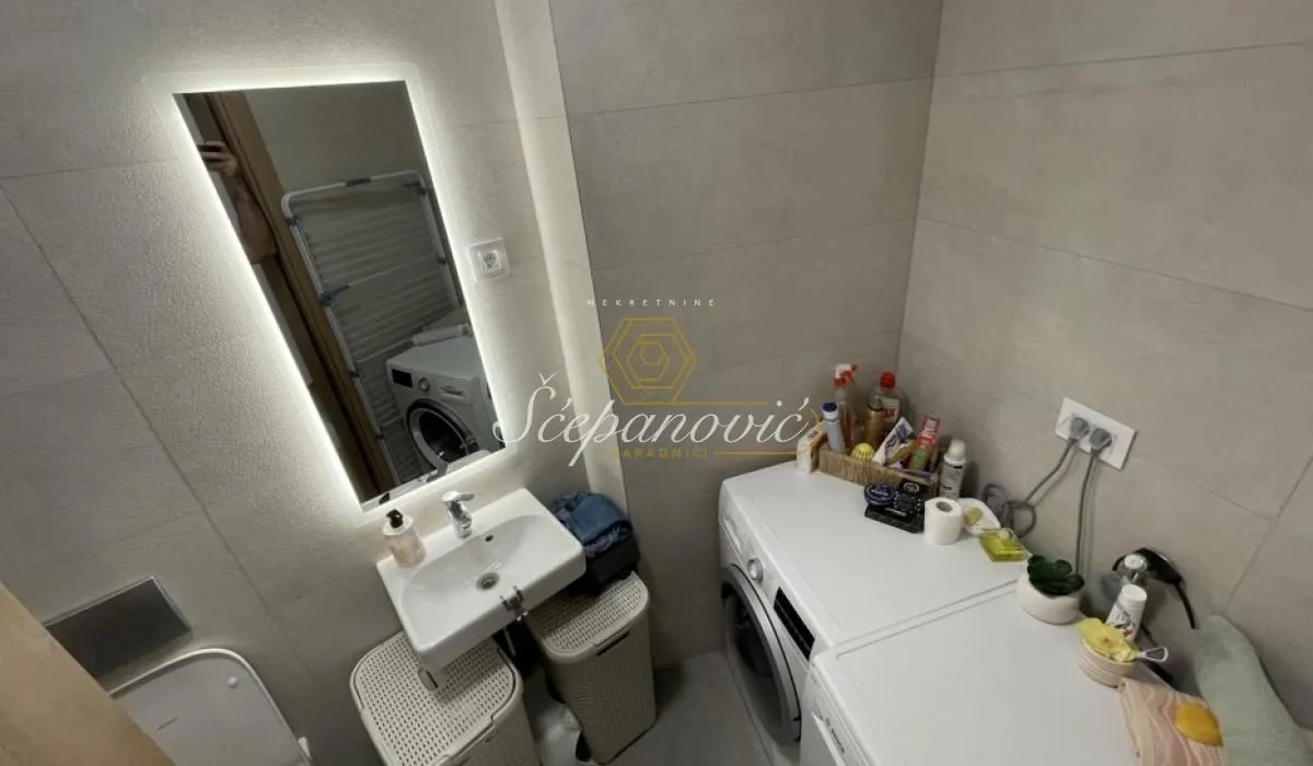 Prodaja, četvorosoban stan, 111m², Bulevar Evrope, Novi Sad Sve Podlokacije