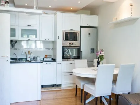 Izdavanje, dvosoban stan, 73m², Dobrota, Kotor - image 3