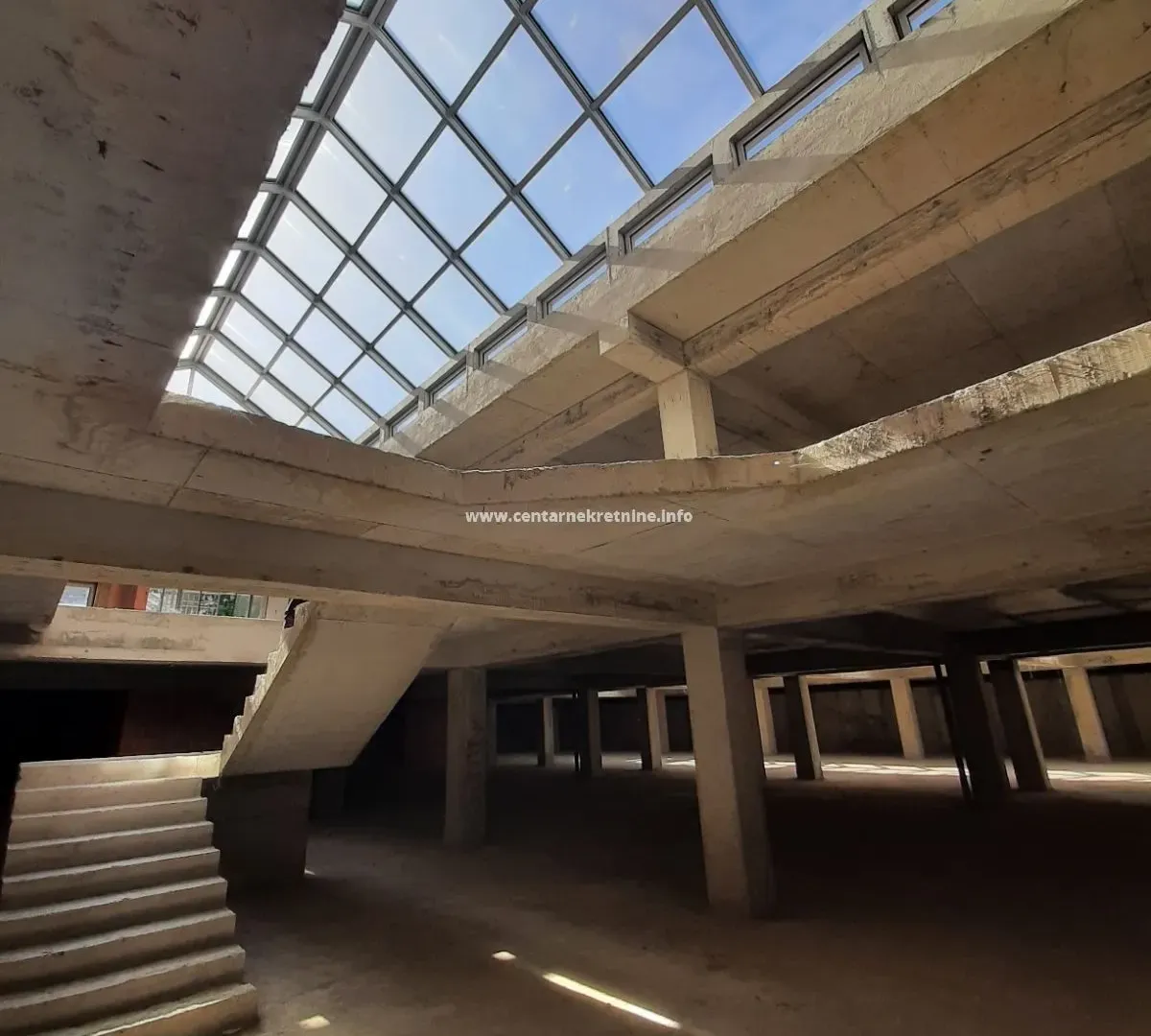 Sale, office space, 1990m², Preko Morače, Podgorica