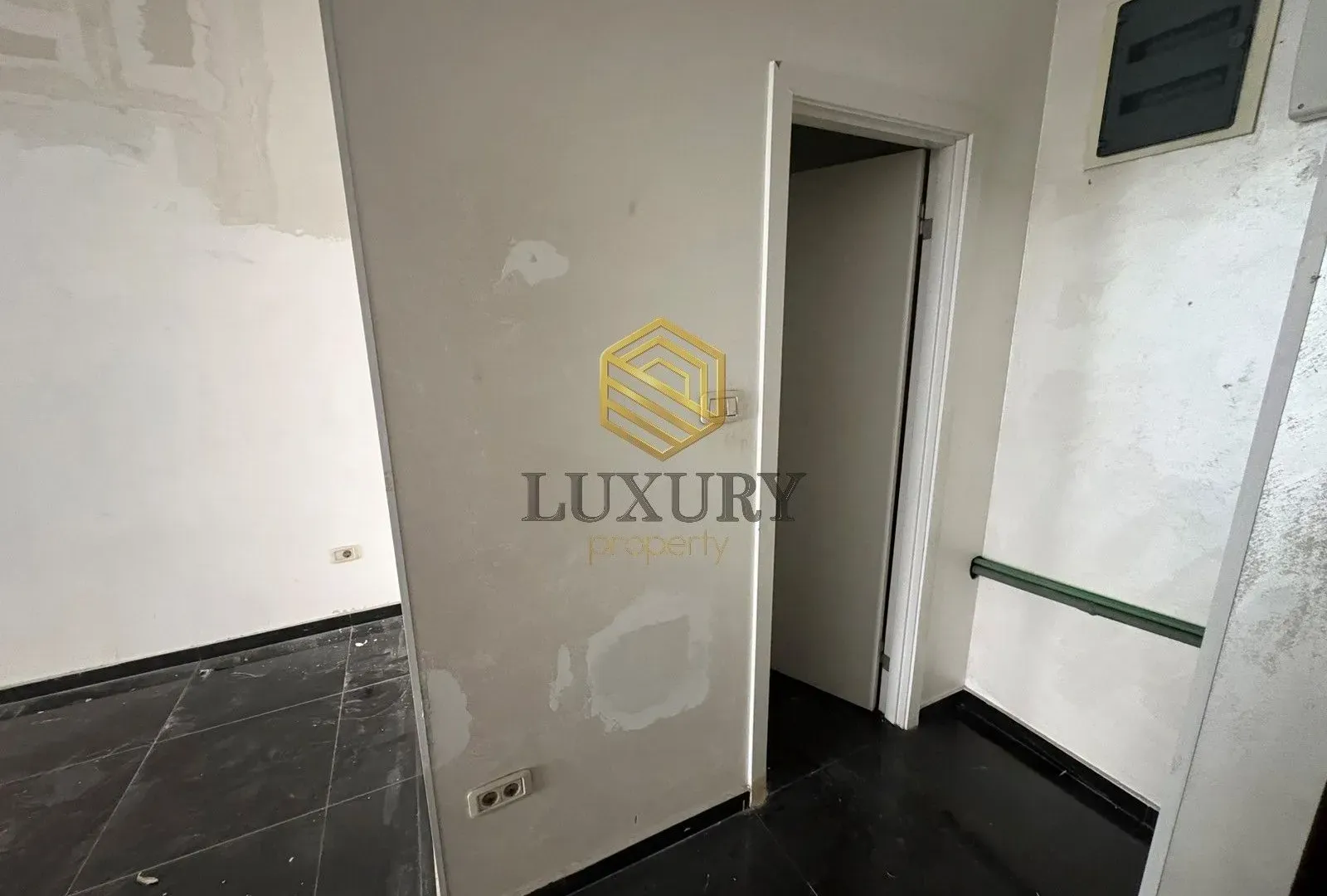 Rent, office space, 33m², City Kvart, Podgorica